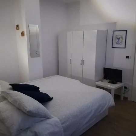 Interno 3 *